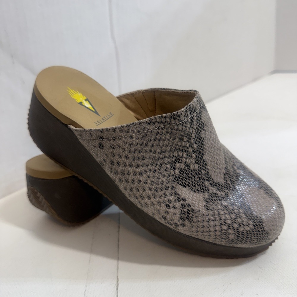 Volatile Slip On Platform Mule Wedge Faux Snakeskin Leather Slip Clogs Size 7